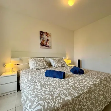 Relax Near The Sea And Downtown Apartment